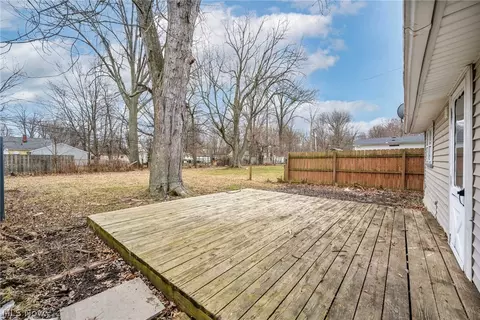 Exterior - 295 E 238th St, Euclid, OH 44123 photo 5 of 9