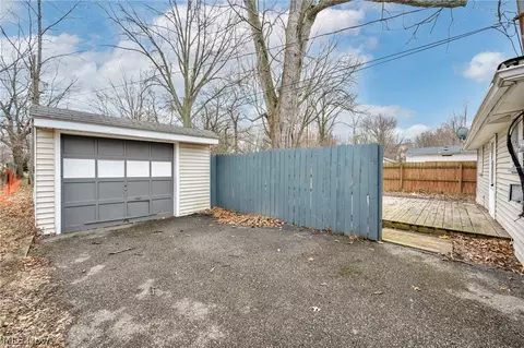 Exterior - 295 E 238th St, Euclid, OH 44123 photo 4 of 9