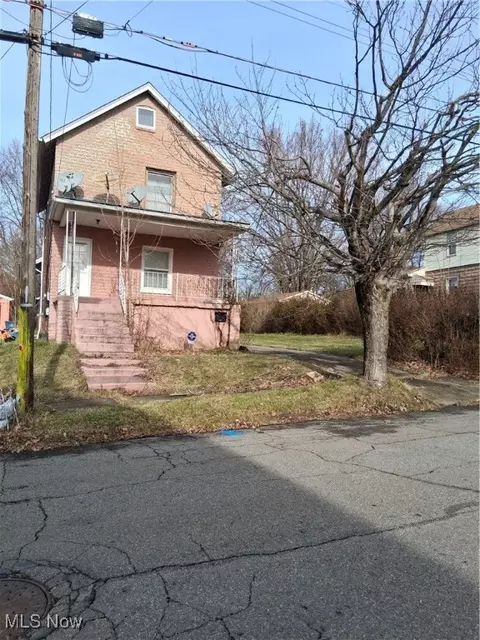 160 Gordon Ave, Campbell, OH 44405