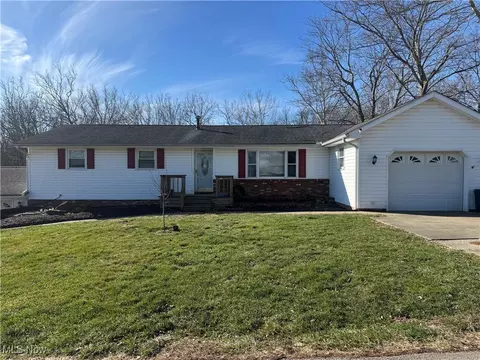 3149 Broadvue Cir, Zanesville, OH 43701