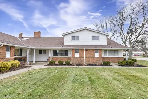 25400 Country Club Blvd #2, North Olmsted, OH 44070