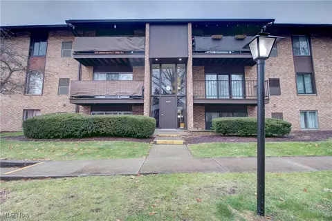 16445 Heather Ln #F 101, Cleveland, OH 44130