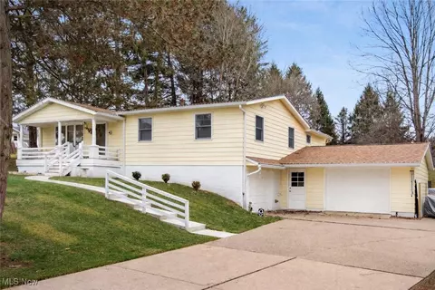 1268 Ellen Dr, Zanesville, OH 43701