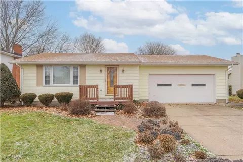 1146 4th St SE, New Philadelphia, OH 44663