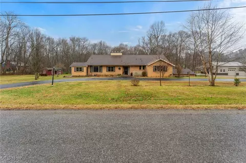 1137 Dairy Ln, East Liverpool, OH 43920