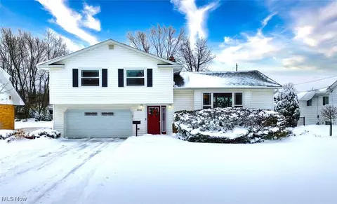 2084 Edenhall Dr, Lyndhurst, OH 44124