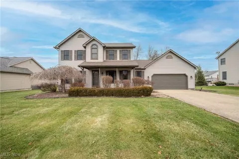 125 Edgewater Dr, Austintown, OH 44515