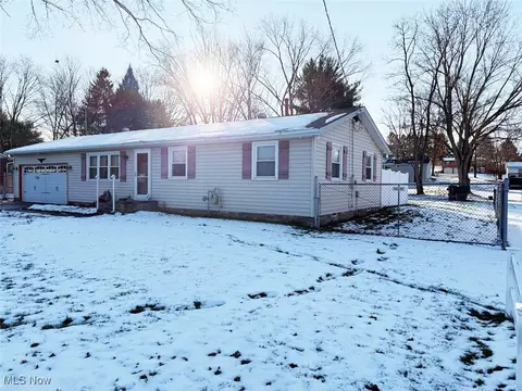 3586 Cain St NW, North Canton, OH 44720