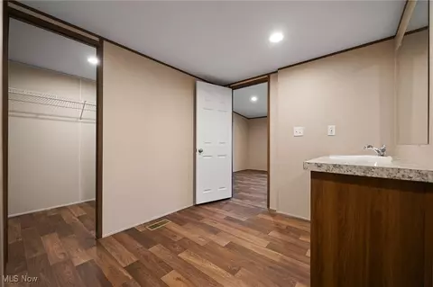 Entry Way - 541 Lincoln Ave, Struthers, OH 44471 photo 4 of 5