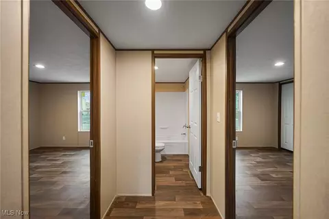 Entry Way - 541 Lincoln Ave, Struthers, OH 44471 photo 5 of 5