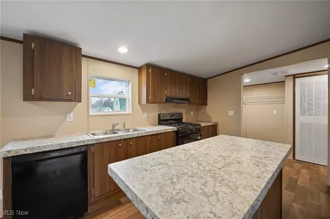 Kitchen - 541 Lincoln Ave, Struthers, OH 44471 photo 1 of 1