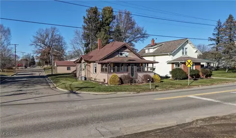 549 Redwood St SW, Beach City, OH 44608