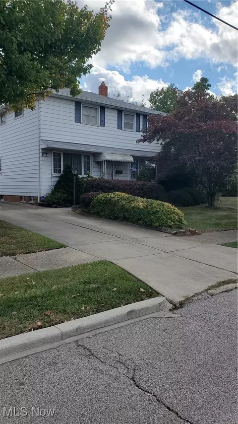 815 E 272nd St, Euclid, OH 44132 photo 4