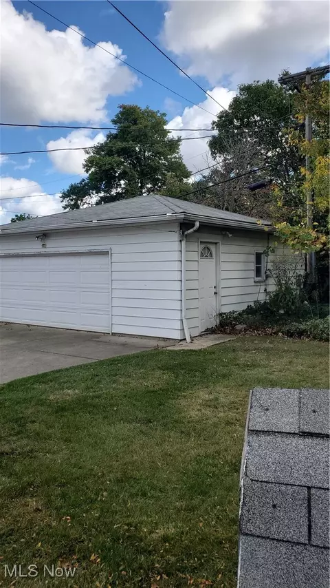 815 E 272nd St, Euclid, OH 44132 photo 11