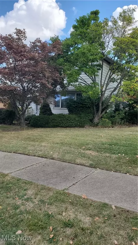 815 E 272nd St, Euclid, OH 44132 photo 3