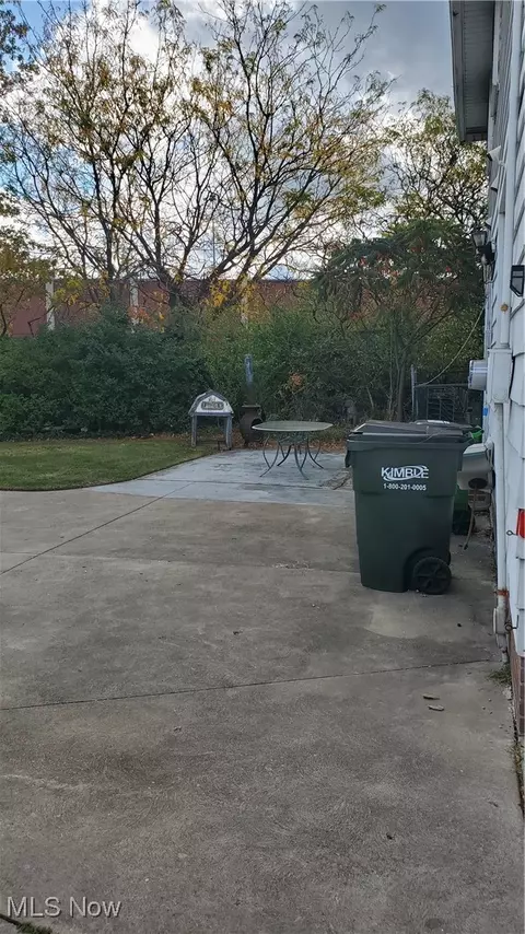 815 E 272nd St, Euclid, OH 44132 photo 8