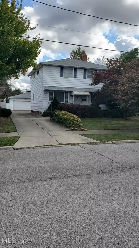 815 E 272nd St, Euclid, OH 44132 photo 5