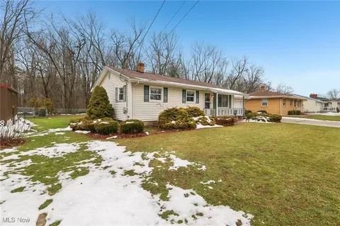 1715 Pleasantview Ave, Ashtabula, OH 44004 photo 3