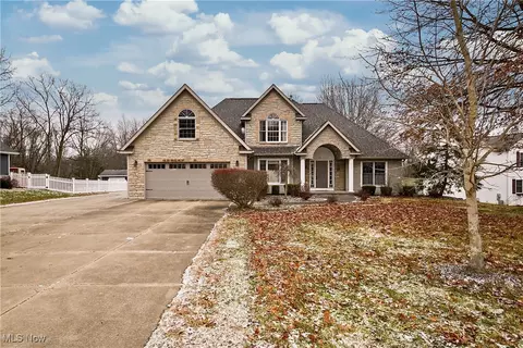 4887 Fireside Dr, Akron, OH 44319