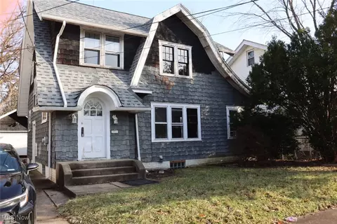 1418 Piper Ct NW, Canton, OH 44703
