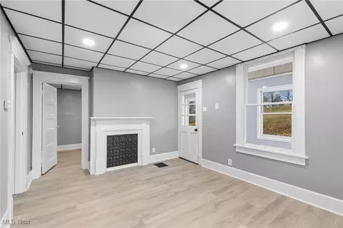 Living - 357 S Lincoln Ave, Barnesville, OH 43713 photo 2 of 2