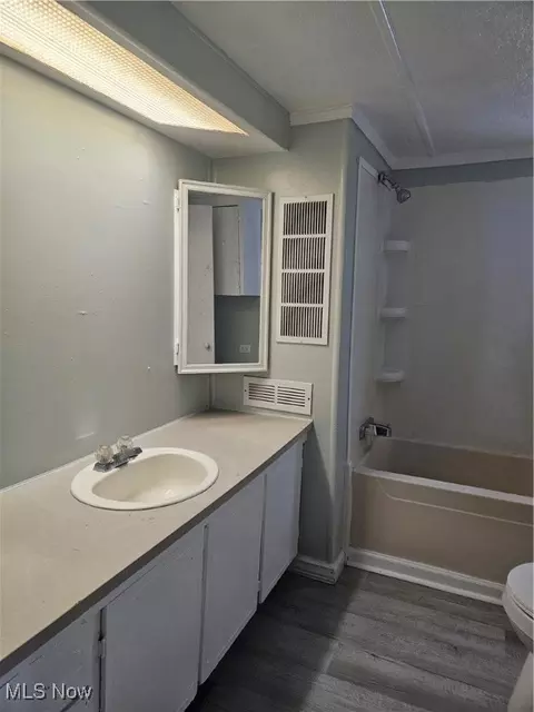 2305 E Waterloo Rd, Akron, OH 44312 photo 6