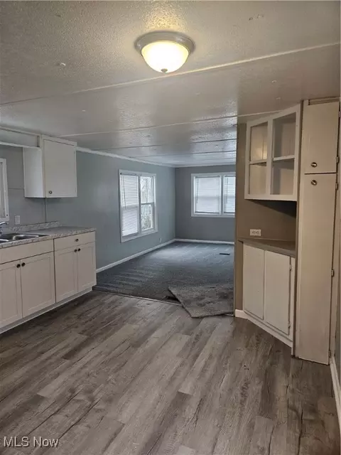 2305 E Waterloo Rd, Akron, OH 44312 photo 7