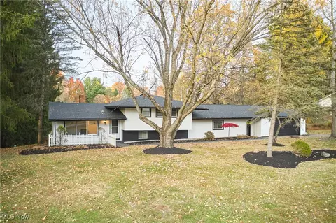 17759 S Meadowpark Dr, Walton Hills, OH 44146