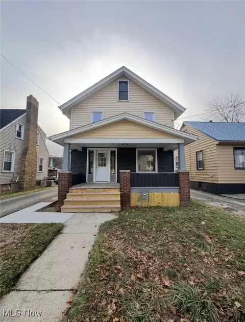 321 W Wood St W, Lowellville, OH 44436