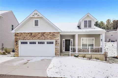 1236 Selena Grv, Uniontown, OH 44685