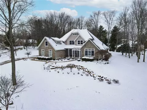 1957 W Swan Lake Cir, Kent, OH 44240