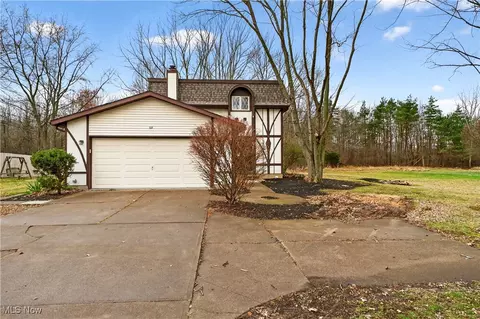 578 N Main St, Amherst, OH 44001