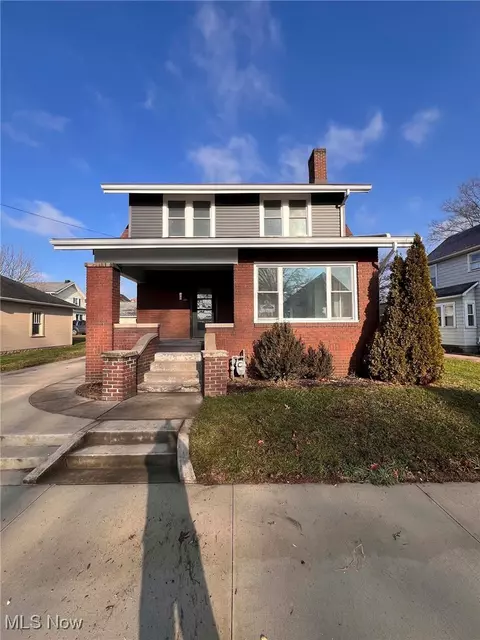 221 W 10th St, Dover, OH 44622