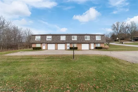 4542 Camelot Cir, Uniontown, OH 44685