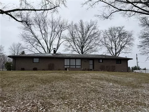 3222 Circleview Dr NW, Dover, OH 44622