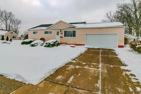 30812 Ronald Dr, Willowick, OH 44095