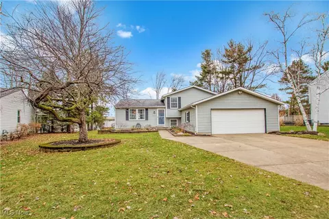 15724 Sassafras Dr, Strongsville, OH 44136