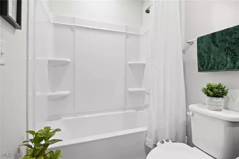 Bath - 214 Leather Leaf Dr, Elyria, OH 44035 photo 1 of 2