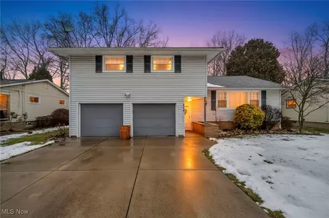 214 Beechwood Dr, Wadsworth, OH 44281