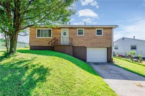 532 Locust St, Weirton, WV 26062