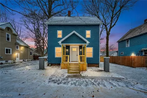 112 Grove Dr, Ashtabula, OH 44004