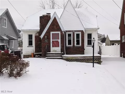 27 Erskine Ave, Youngstown, OH 44512