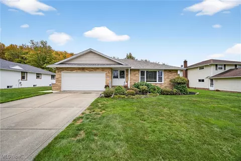 6032 Blakley Dr, Highland Heights, OH 44143