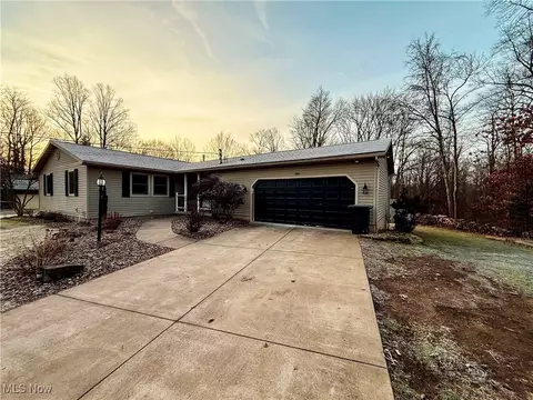 202 Forest Dr, Parkersburg, WV 26104