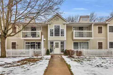 2820 N Bay Dr #P10, Westlake, OH 44145