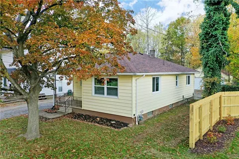 1524 Vernon Ave NW, Warren, OH 44483