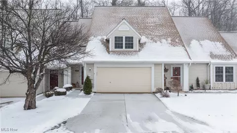 7674 Creekwood Dr, North Royalton, OH 44133