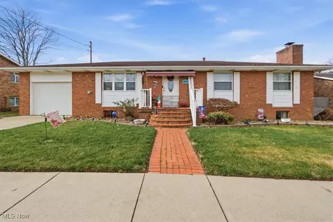 2512 Capital Dr, Parkersburg, WV 26101