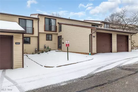 15099 Pine Valley Trl, Middleburg Heights, OH 44130