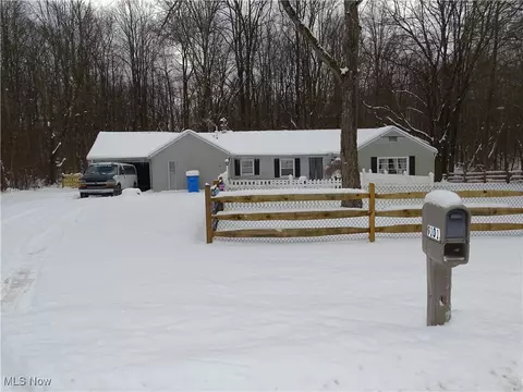 9101 Ranch Dr, Chesterland, OH 44026